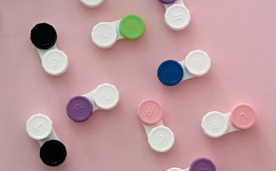 Boîtiers de lentilles de contact colorés, journalières et mensuelles